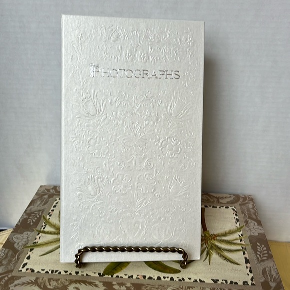 Vintage Hallmark Keepsake Embossed White Photo Album 1984 - Picture 3 of 6
